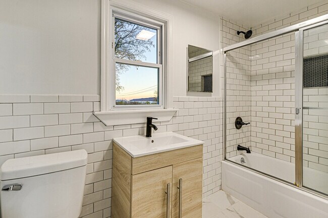 Building Photo - 81 Southside Ave