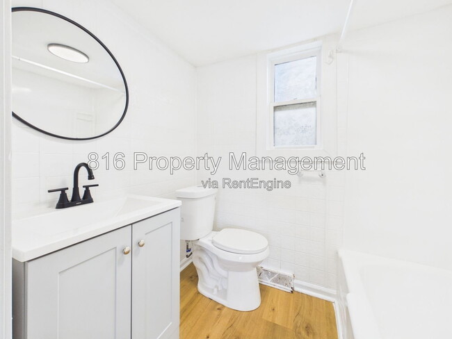Building Photo - 836 N Montgall Ave