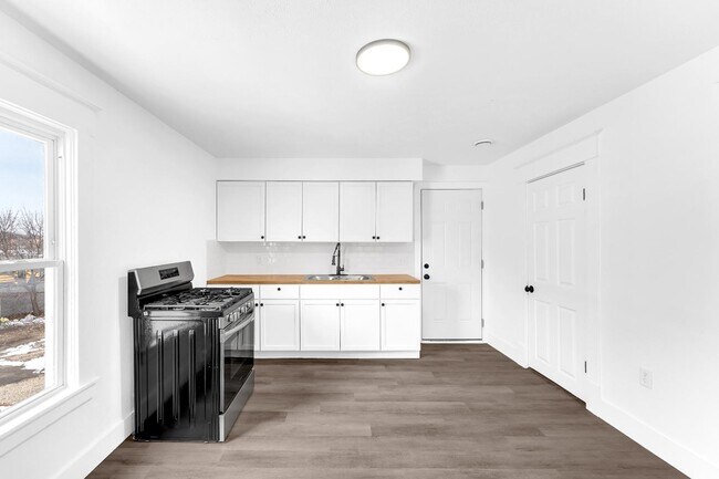 Building Photo - 1754 Godfrey Ave SW
