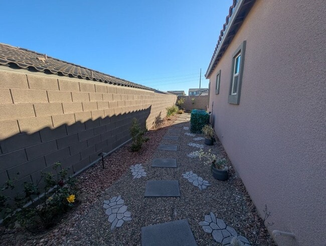 Building Photo - 11531 Great Bahama Way