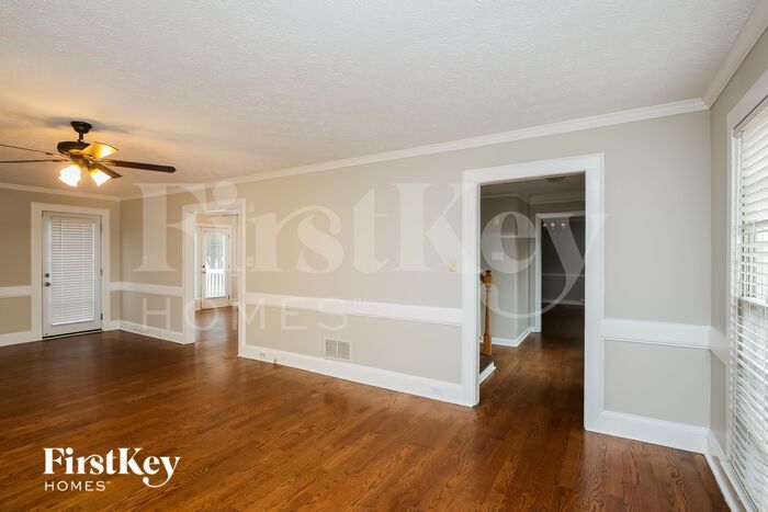 Building Photo - 1039 Lakeview Rd