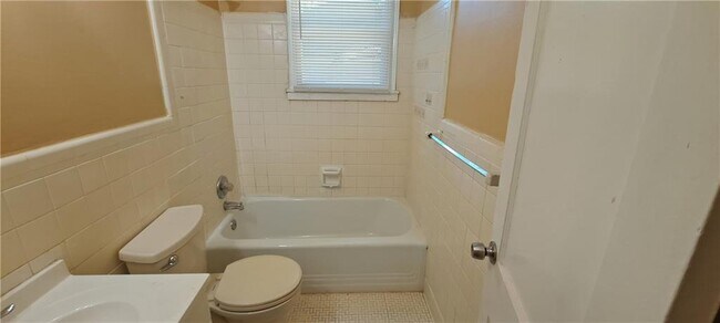 Building Photo - 1290 Cahaba Dr SW