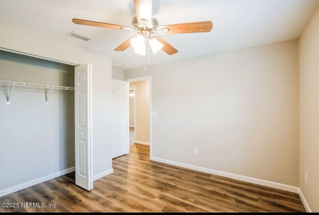 Building Photo - 1702 SW Airoso Blvd