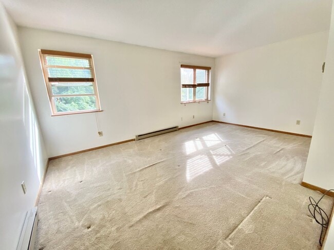 Building Photo - 2 Bedroom Condo in Williston VT Available ...