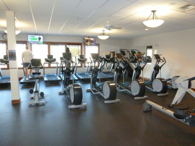 Building Photo - Four Bedroom, Three Bath Home in Somersett