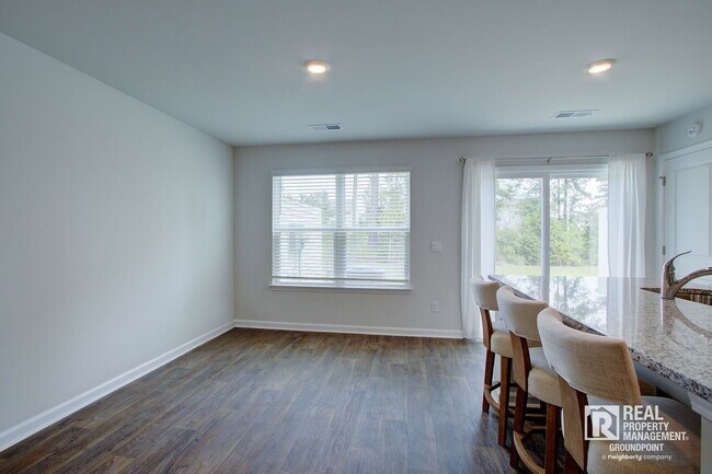 Building Photo - 174 Haventree Ct