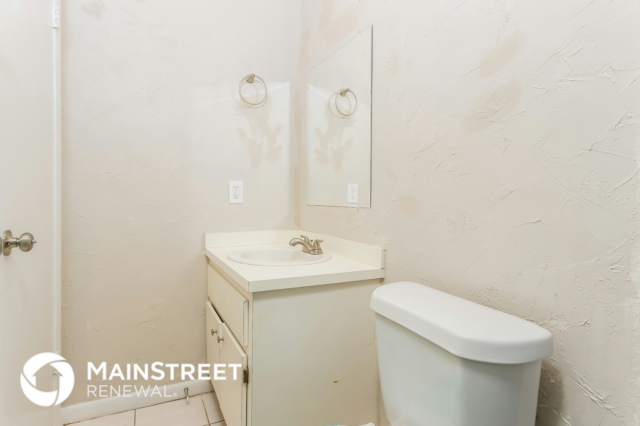 Building Photo - 8208 Kenwood Rd