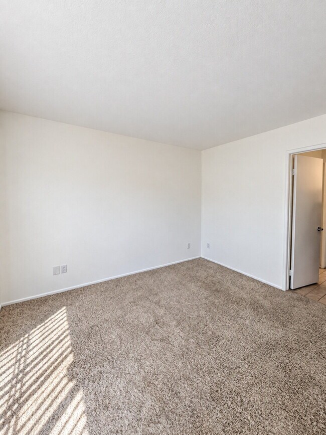 Building Photo - 25671 Le Parc