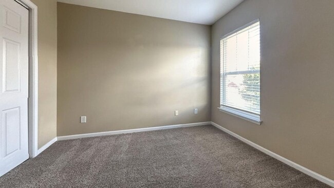 Building Photo - 3 bed / 2.5 bath ~ Foxbank Plantation