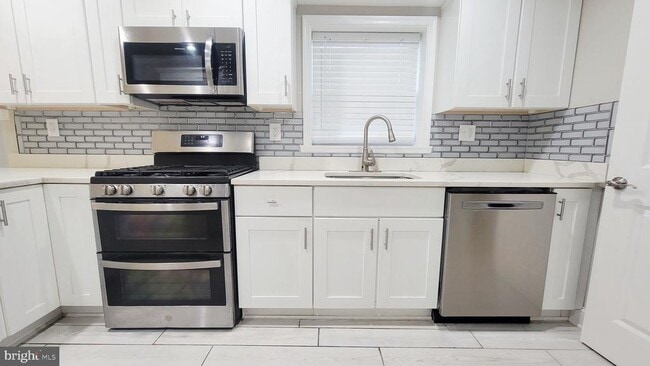 Building Photo - 12400 Shadow Ln