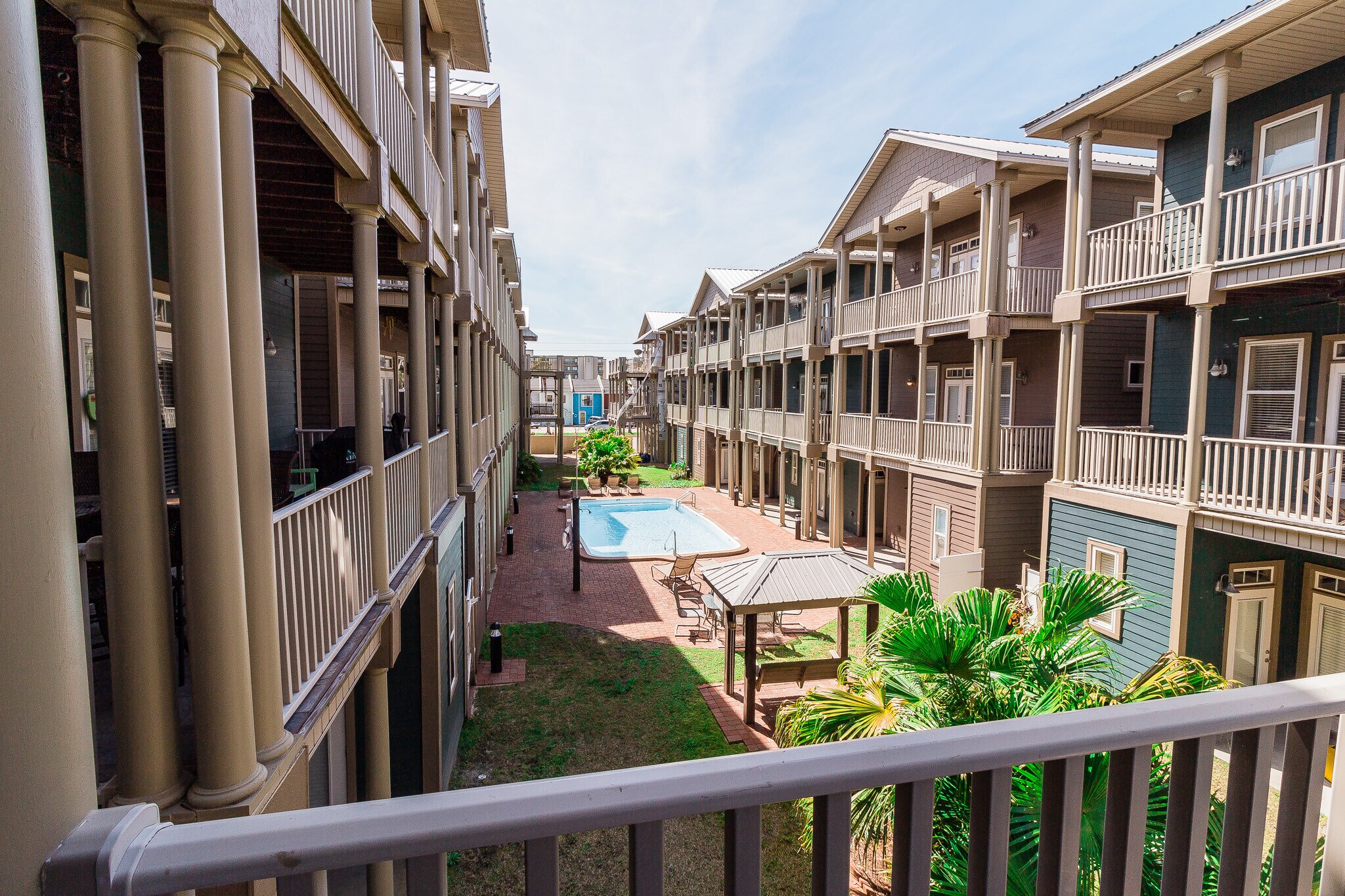 Building Photo - 6226 Thomas Dr