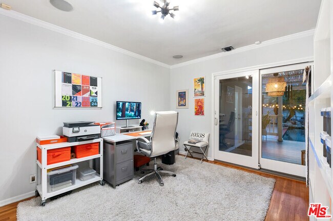 Building Photo - 7401 El Manor Ave