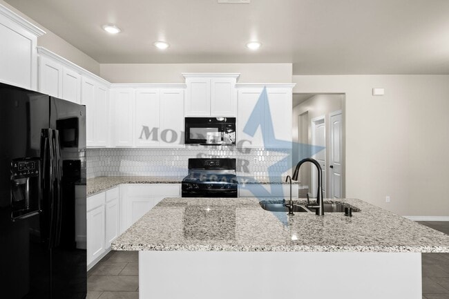 Building Photo - 4 bedroom with 3 bathrooms!!!!