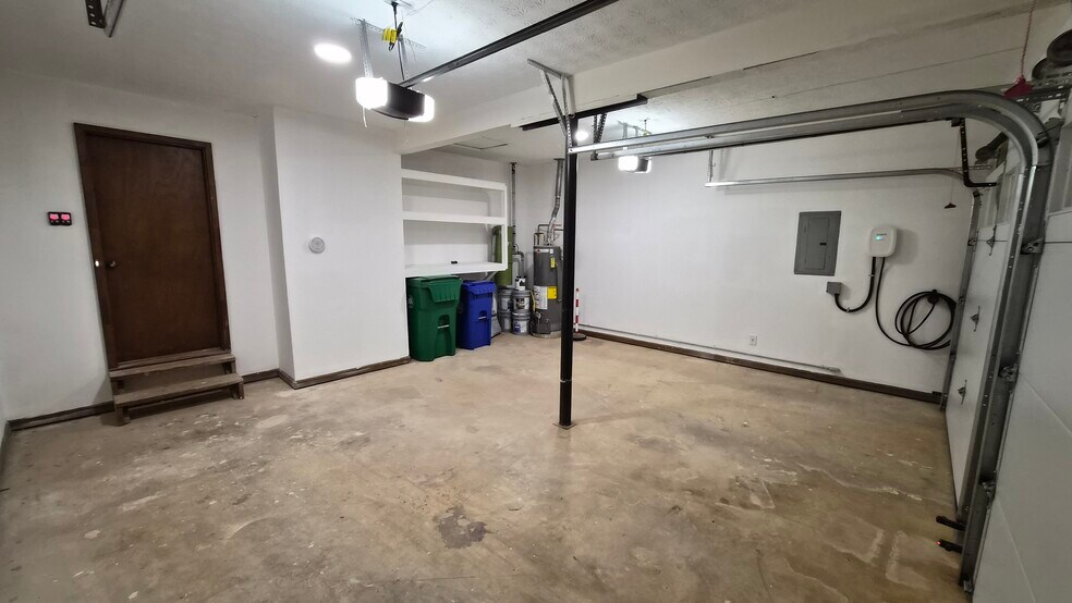 Building Photo - 490 Julius Dr