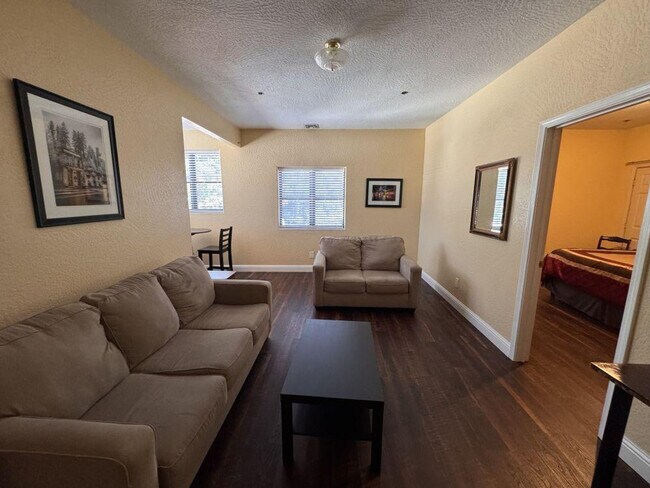 Building Photo - 300 Main St