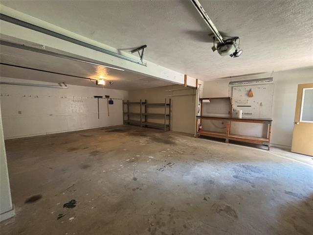 Building Photo - 3300 Wells Dr