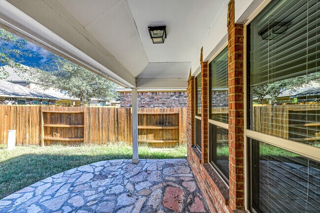 Building Photo - 4834 Oak Rambling Dr