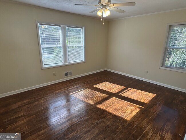 Building Photo - 190 Northcrest Dr