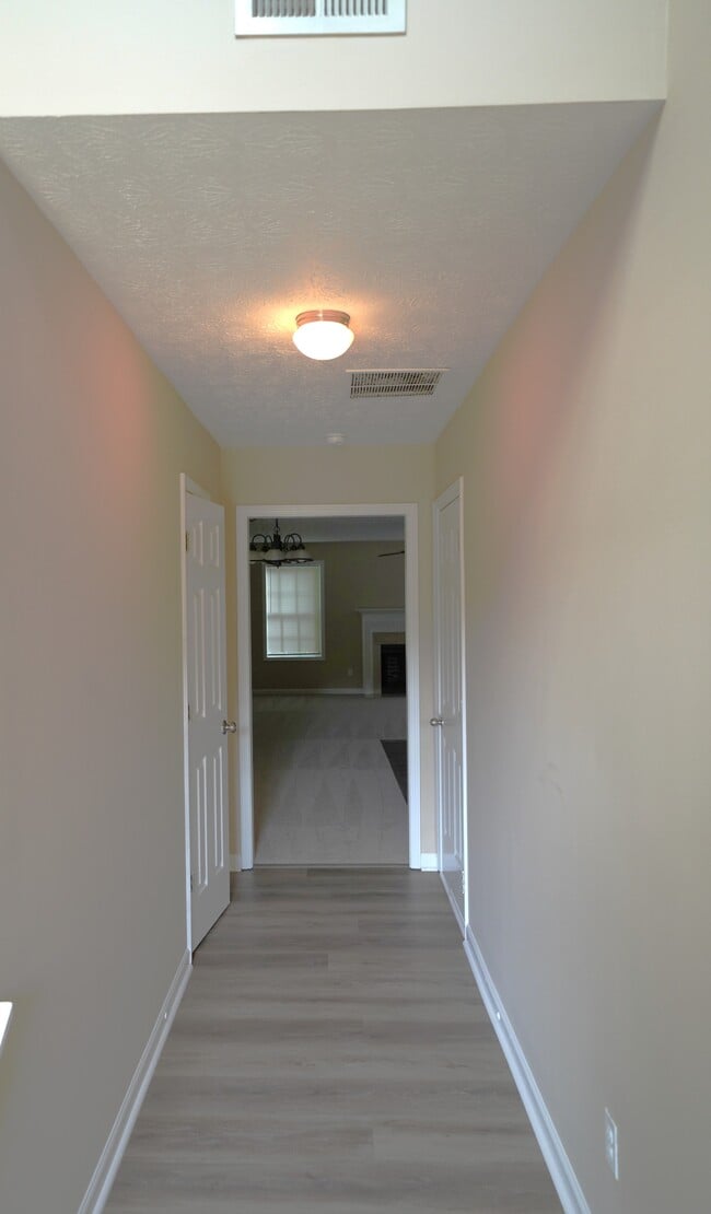 Building Photo - 138 Alton Cir