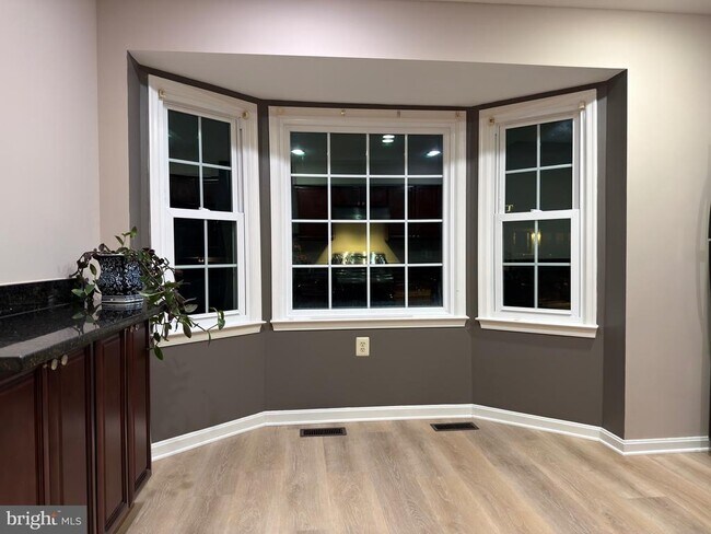 Building Photo - 7684 Green Garland Dr