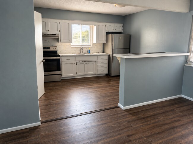 Building Photo - 10906 Oasis Ct