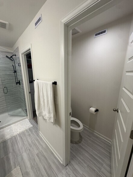 Building Photo - 5069 Dayflower Dr