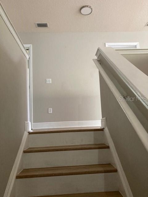 Building Photo - 7 Roxanne Pl