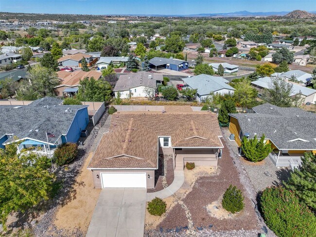 Building Photo - 3 Bedroom, 2 Bath Home with Views of Willo...