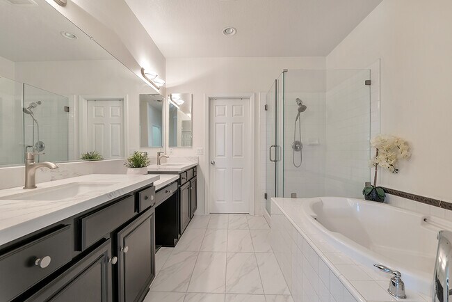 Building Photo - 2641 Night Jasmine Dr