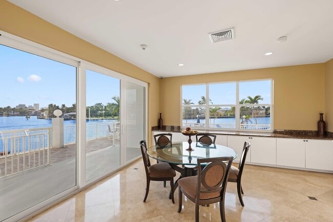 Building Photo - 511 Bayshore Dr