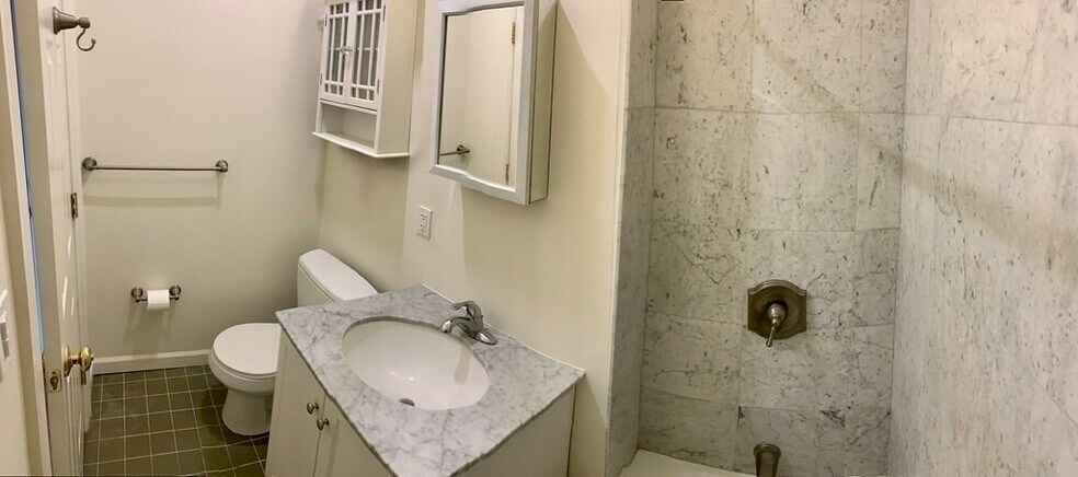 Building Photo - 483 Beacon St