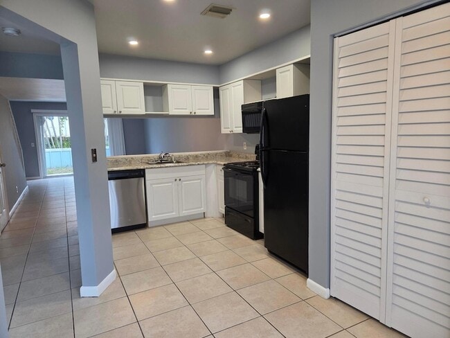 Building Photo - 6367 Riverwalk Ln