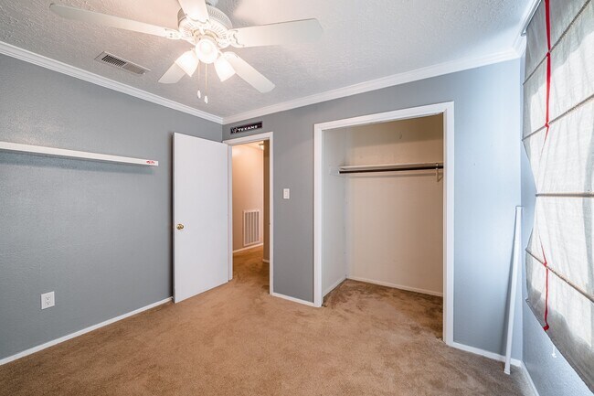 Building Photo - 10422 Gulfstream Ln