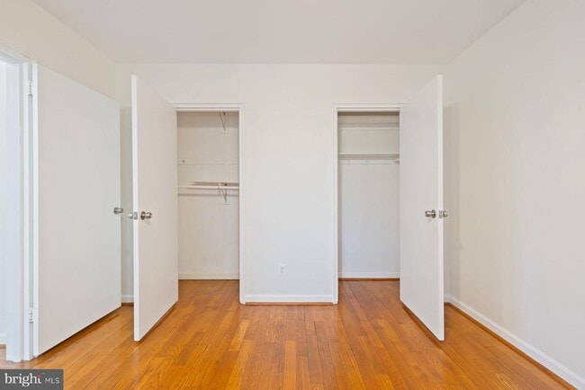 Building Photo - 4822 Chevy Chase Dr