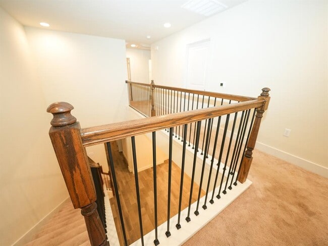 Building Photo - 10613 Harwood Overlook Cove