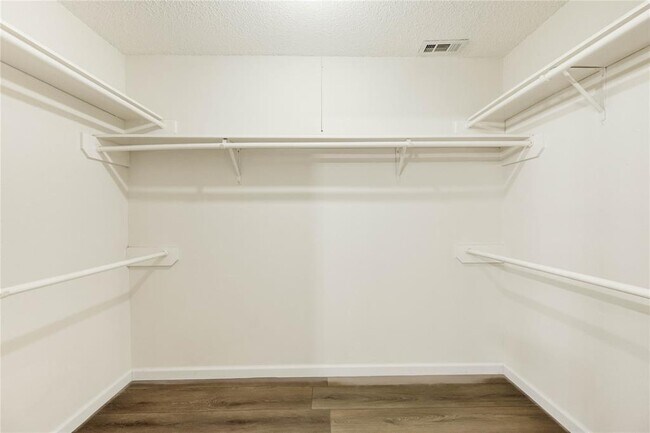 Building Photo - 2338 Bent River Dr