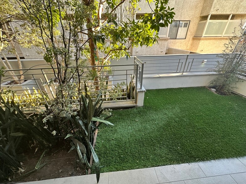 Building Photo - 1666 Greenfield Ave