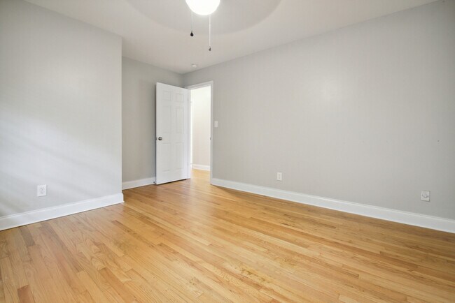 Building Photo - 1795 Queens Way