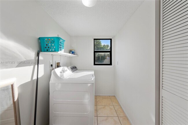 Building Photo - 1145 N Shannon Ave