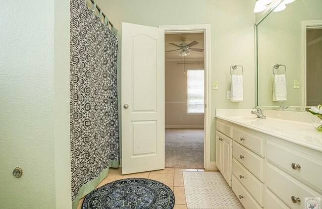 Building Photo - Beautiful, Spacious 4 bedroom Home for Rent!