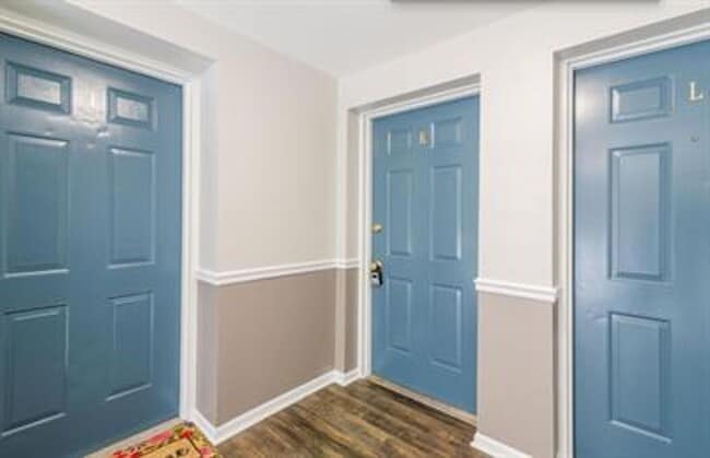 Primary Photo - Freshly Renovated 3BR Condo Steps from UNC...