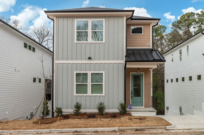 Building Photo - HALF-OFF 1ST MONTHS RENT