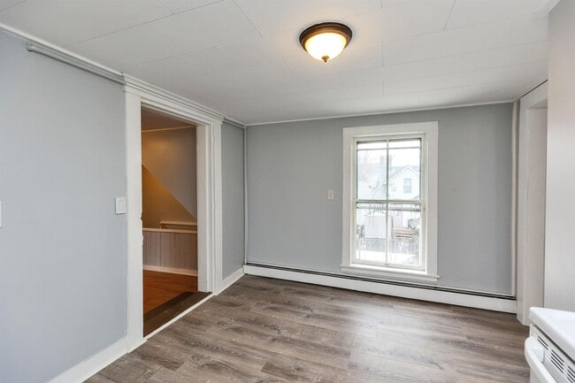 Building Photo - 27 School St