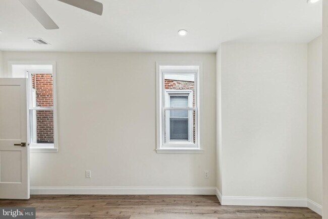 Building Photo - 5724 Pine St
