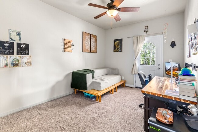 Building Photo - Beautiful & centrally located Whitefish Home