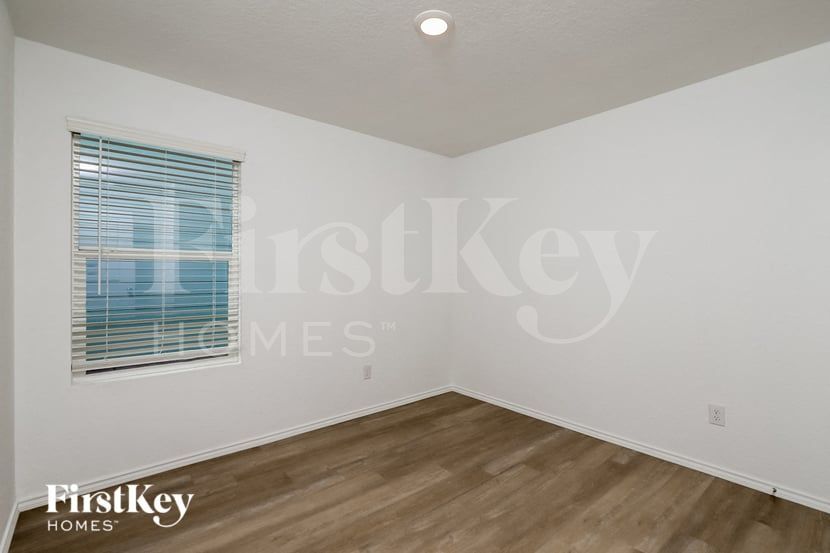 Building Photo - 10407 McClintock Dr