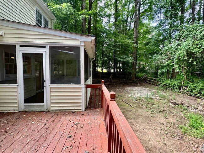 Building Photo - 4 Bed | 2.5 Bath House in Chapel Hill