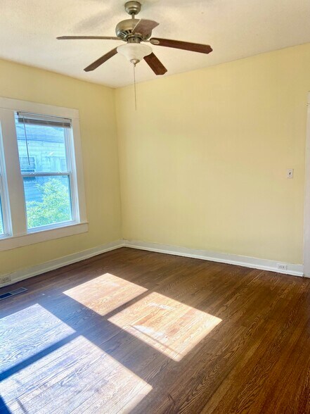 Building Photo - 508 10th Ct S