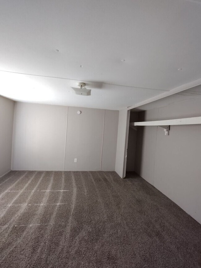 Building Photo - 3 Bedroom/2 Bath home on large fenced lot