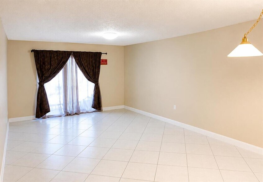 Building Photo - 4116 NW 88th Ave